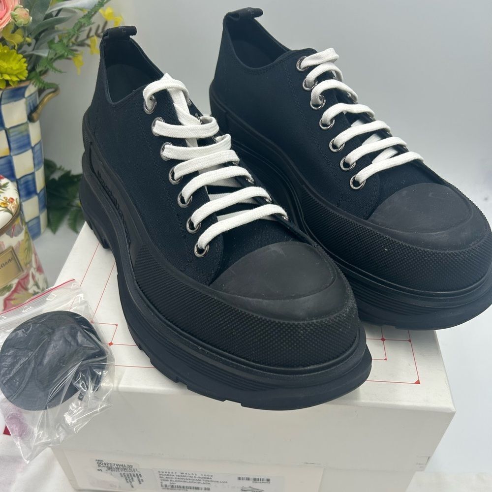 Men's Alexander McQueen low top sneakers size 44.5 made in Italy